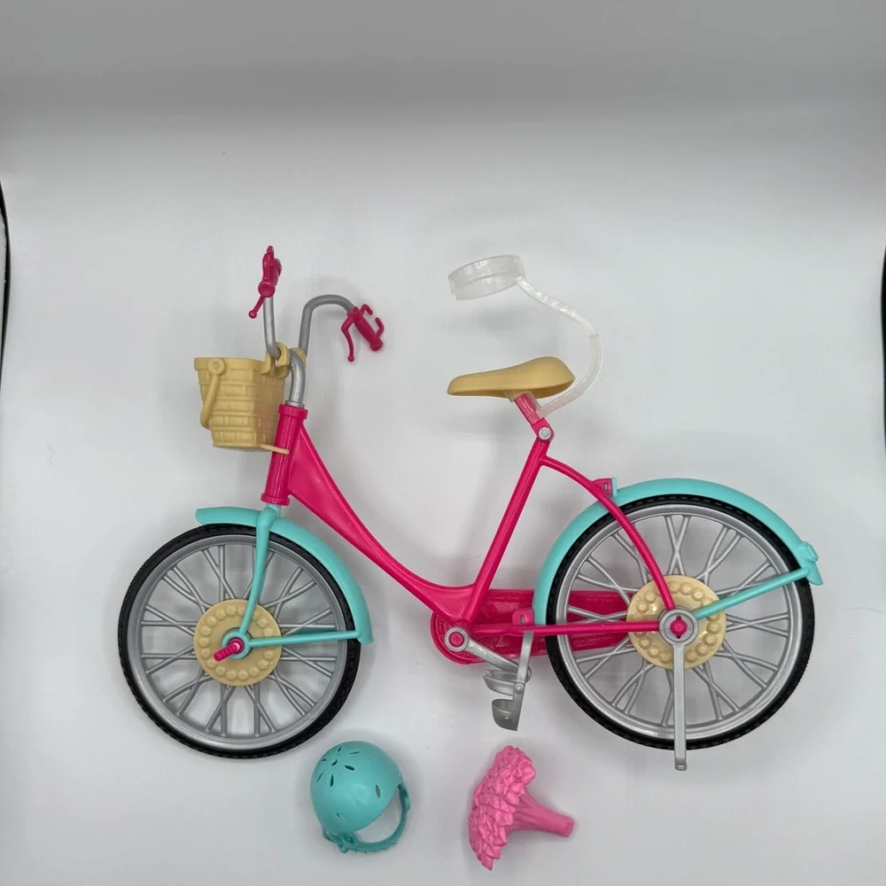 Four Barbie Play-sets with Accessories - Picture 8 of 10